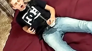 Kelly cooper receives blowjob outlander peeing gay kayden daniels
