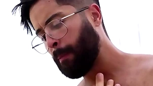 Ursão pentelhudo fodendo o safado