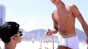 Novinho dando pro coelho da páscoa pirocudo