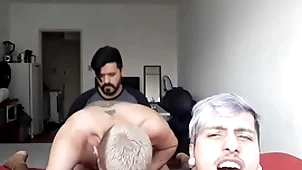 Um putinho queria comer meu namorado ander everlasting mas tinha que levar a piroca do kxorro! video completo vc encontra no meu xvideos red!