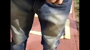 Novinho saiu do trabalho foi para o ponto de ônibus e encontrou uma puta pra aliviar a tensão ( completo thimbleful red)