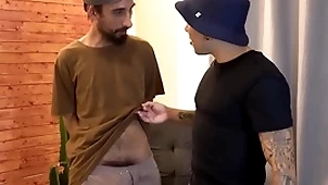 Meu amigo pentelhudo me fodendo gostoso