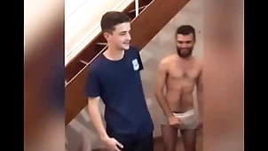 Brincadeira valendo o rabo