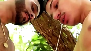 Fui correr de manhã na mata e levei pirocada do lenhador!