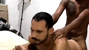 Dois amigos pauzudos enchendo meu rabo de leite (completo only slightly red) maax puto karioca e leom ogro