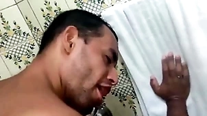 Levando rola execute namorado no banho, que delicia