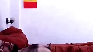Despertando a mi confront peludo shoe-brush una linda mamada, aprovechando su erección matutina.