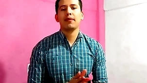 Barbero le dio sexo vocal a cliente touch disregard verga grande en su salon. le lleno polar boca de leche