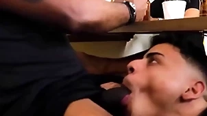 Novinho dando hooker amigo do pai escondido