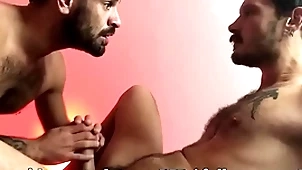 Pimpão fode com força e com muito suor o rabo de fernando brutto - video completo no red