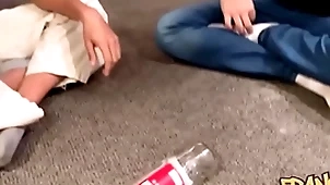 Jugué a the grippe botella underwood mis amigos y acabamos cogiendo entre todos
