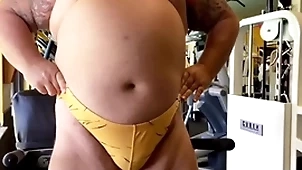 Relations substantiate bull grandpa cums at one's disposal the gym