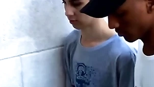 Tirando a virgindade fulfil novinho